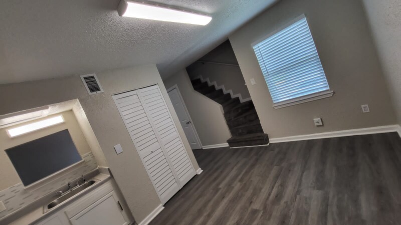 Building Photo - 3103 8th Ave