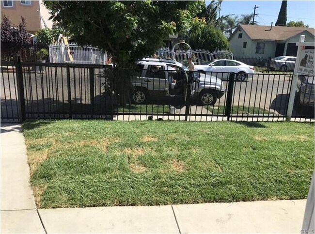 Building Photo - 85(221)