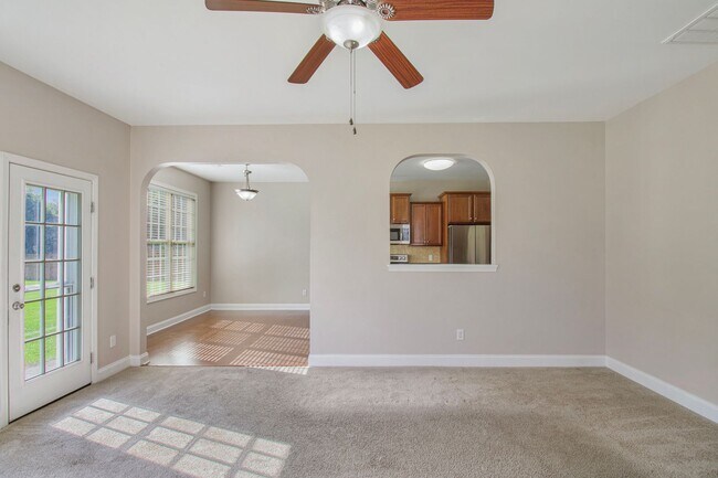 Building Photo - 159 River Winding Rd