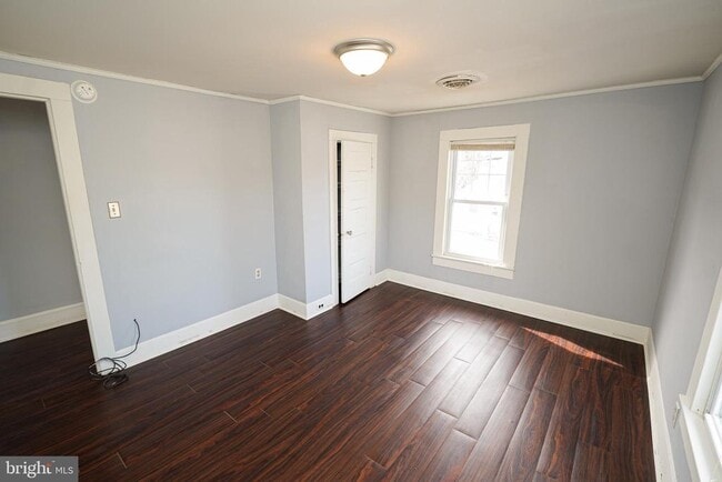 Building Photo - 605 Oak Hill Ave