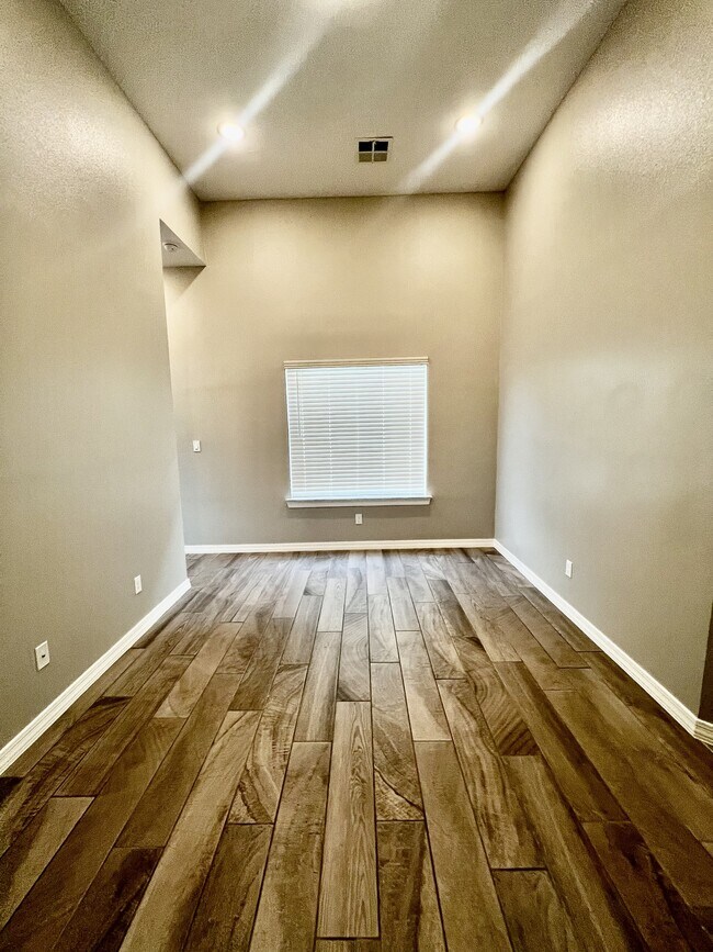 Building Photo - 11365 Hidalgo Dr