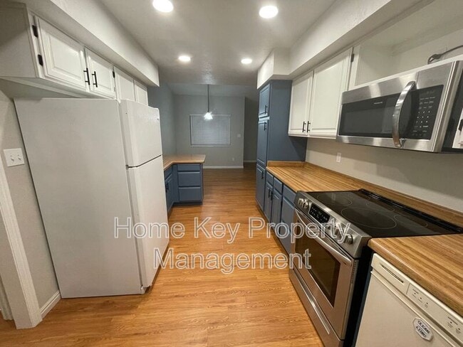 Building Photo - 54 E 300 S