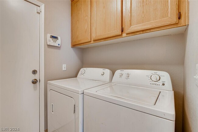 Building Photo - 8213 W Ruby Mountain Way