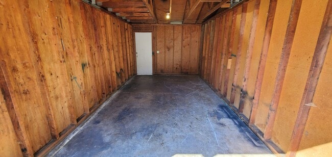 Building Photo - Two Bedroom Apartment in South Salem