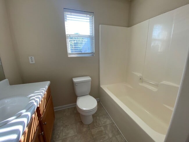 Building Photo - BRIDGEWATER HOME! PRE-LEASING FOR AUGUST 1 2026!