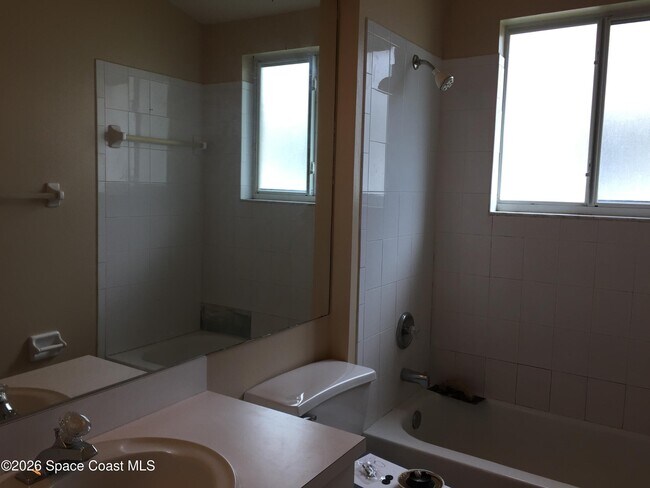 Building Photo - 2554 Ventura Cir