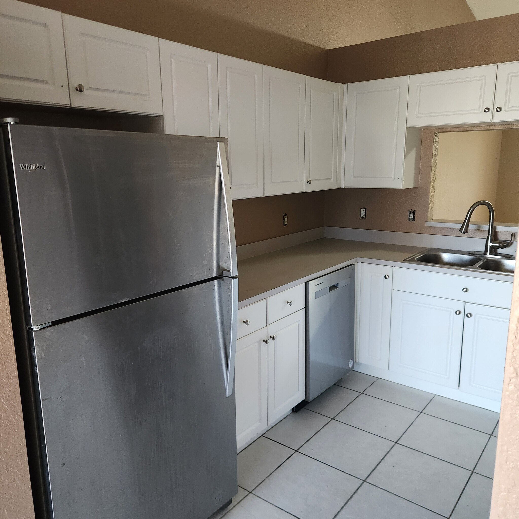 Building Photo - 1037 SE 11th St