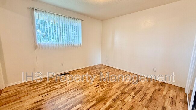 Building Photo - 802 N Keller St