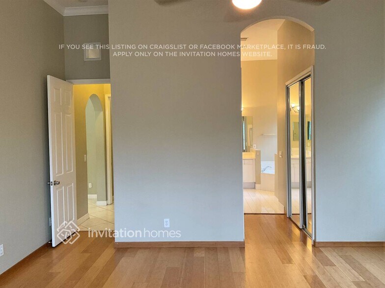 Building Photo - 5633 NW 106th Way
