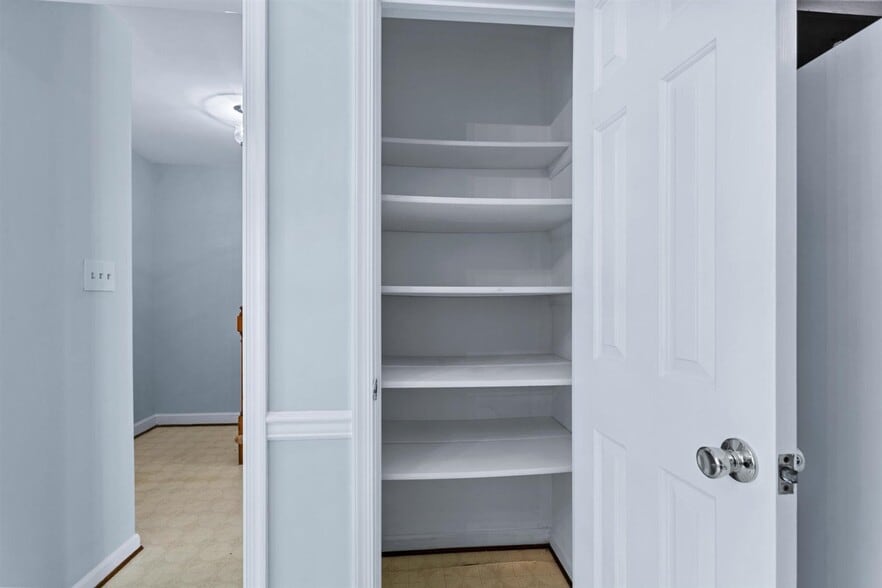 Building Photo - 117 Wellesley Dr