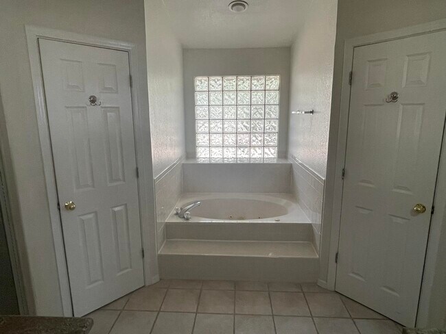 Building Photo - 1416 Black Ridge Dr