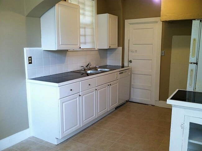 Building Photo - 5344 Leeland St