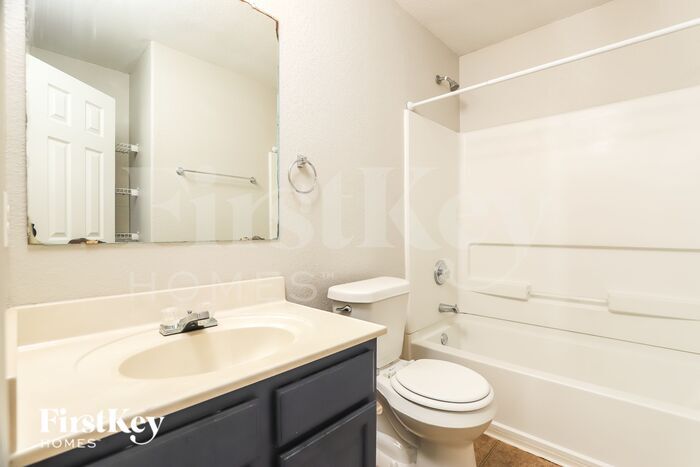 Building Photo - 9334 Maple Silver