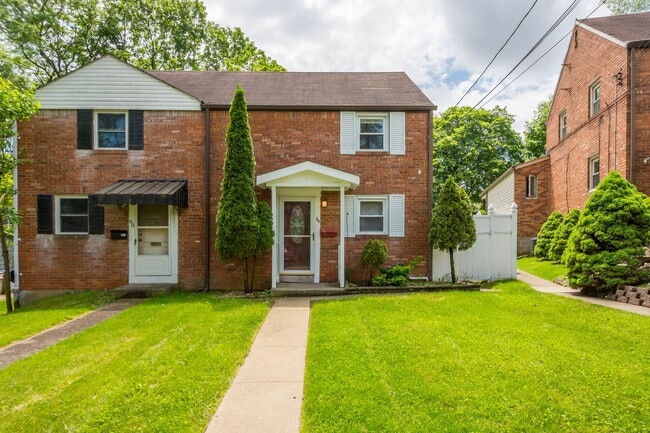 Building Photo - Stunning 2 bedroom home in Dormont availab...