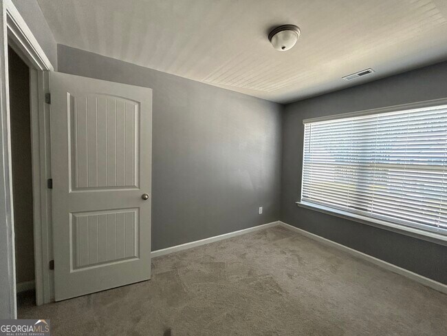 Building Photo - 6125 Oakley Rd