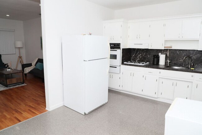 Building Photo - 219 Antilla Ave