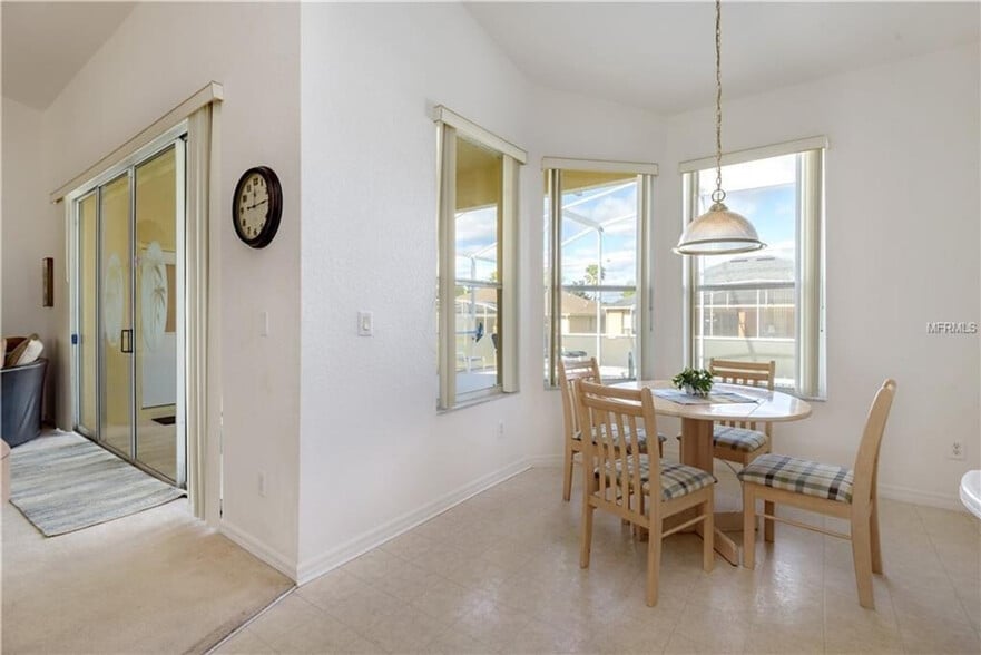 Building Photo - 315 Nottingham Way