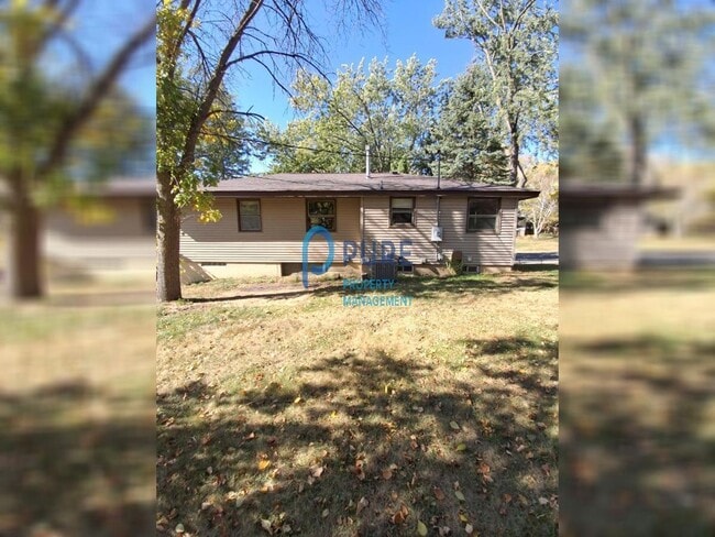 Building Photo - Beautiful Burnsville 3 Bedroom / 2 Bath Ho...