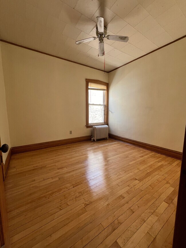 Building Photo - 1114 S Monitor Ave