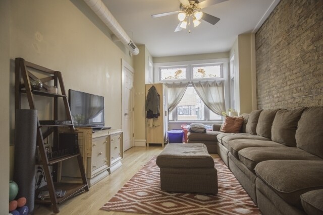 Primary Photo - 1746 W Beach Ave