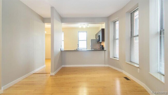 Building Photo - 132 W Willis St