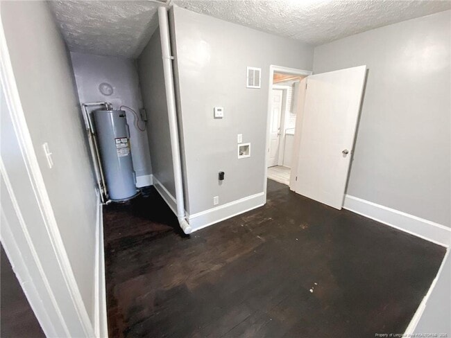 Building Photo - 210 E 16th St