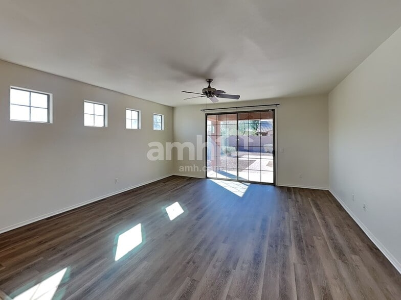 Building Photo - 15179 W Montecito Ave