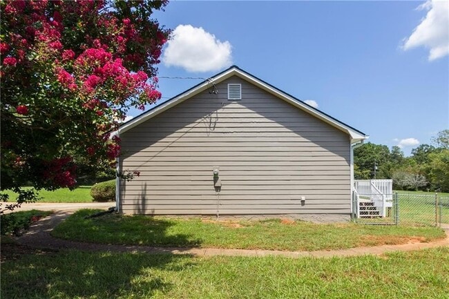 Building Photo - 374 McGiboney Rd