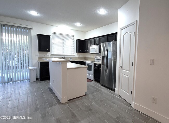 Building Photo - 2303 Sunset Bluff Dr