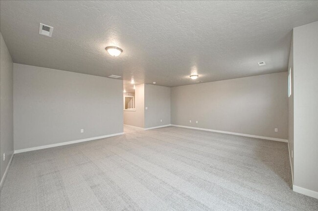 Building Photo - 2 Story Nampa Home!