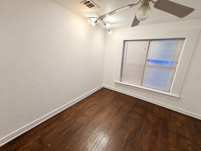Building Photo - 612 Pulliam St
