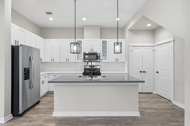 Building Photo - 411 Stonework Garden Ln