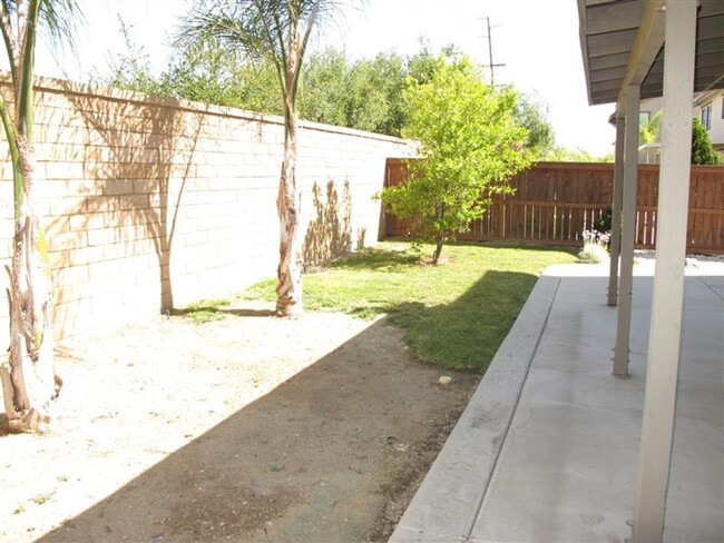 Building Photo - Four Bedroom Three Bathroom Home in Murrieta!