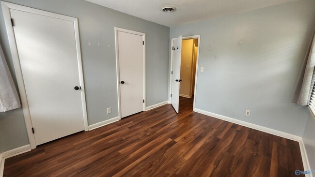 Building Photo - 11402 Hillwood Dr SE