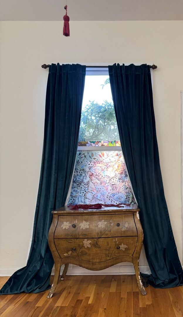 Building Photo - Historic Home 2 Bedroom +office 2 Baths, and Off street Parking