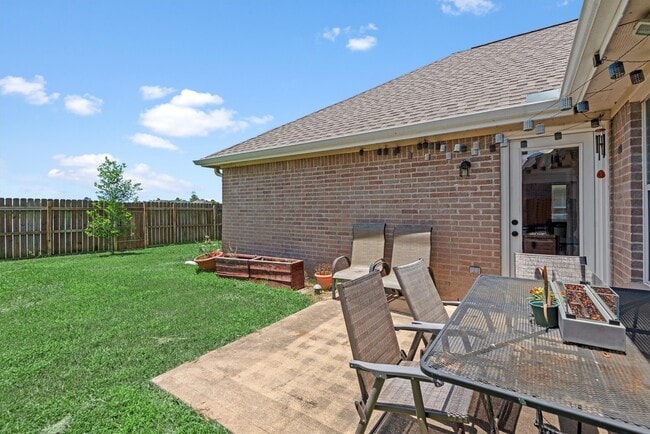 Building Photo - 5614 Savannah Woods Ln
