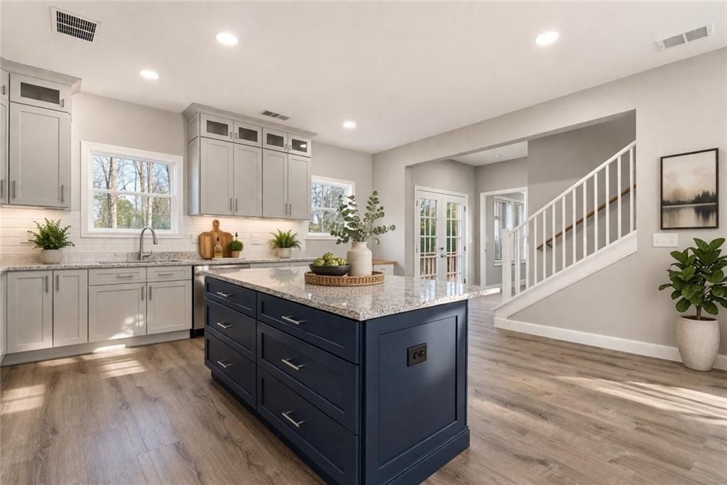 Building Photo - 450 Oliver Ridge Dr