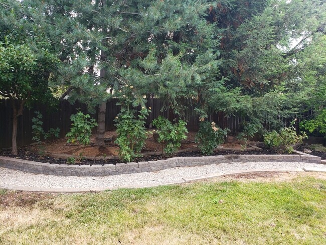 Building Photo - Beautifully Updated Single Level