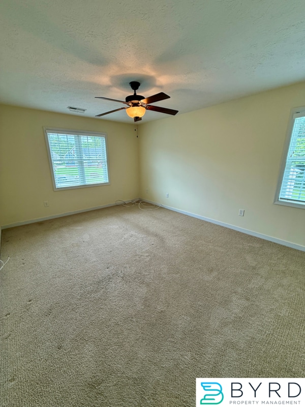 Building Photo - 1013 Sycamore Crest Dr