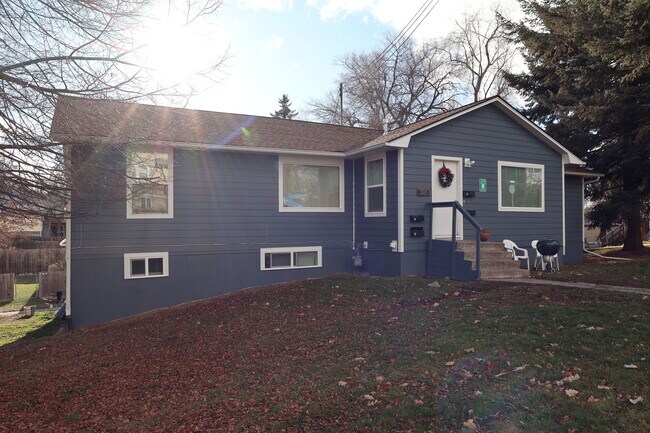 Primary Photo - 503 E 7th St