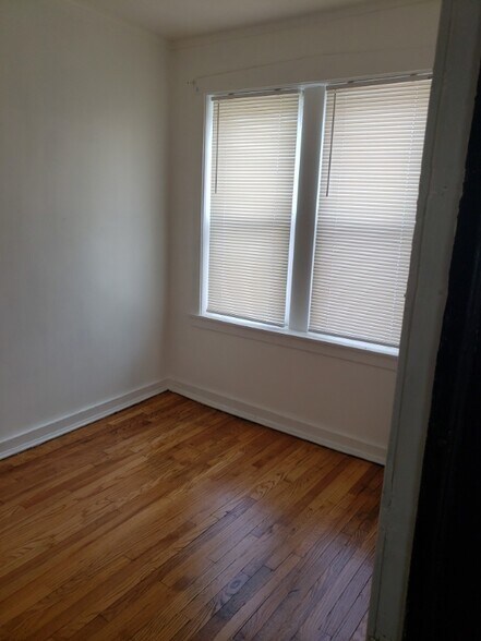 Building Photo - 8936 S Ashland Ave