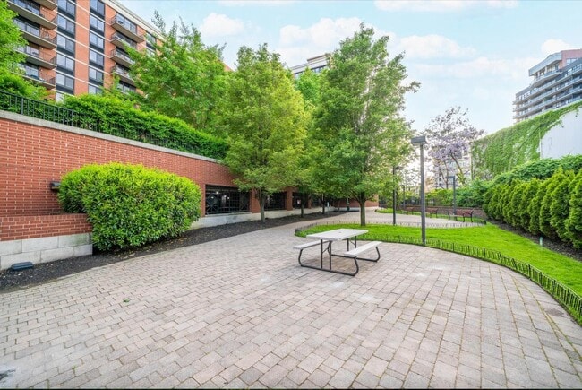 Building Photo - 689 Marin Blvd