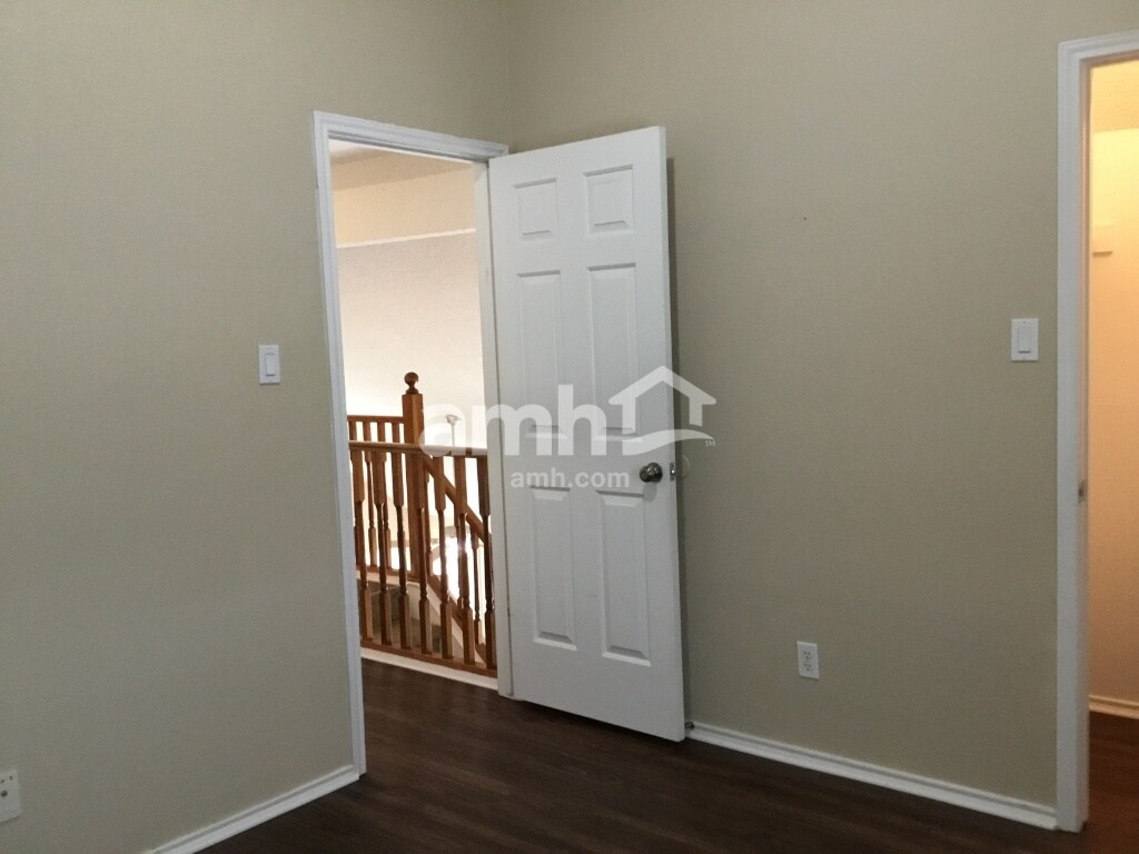 Building Photo - 923 Plantation Dr