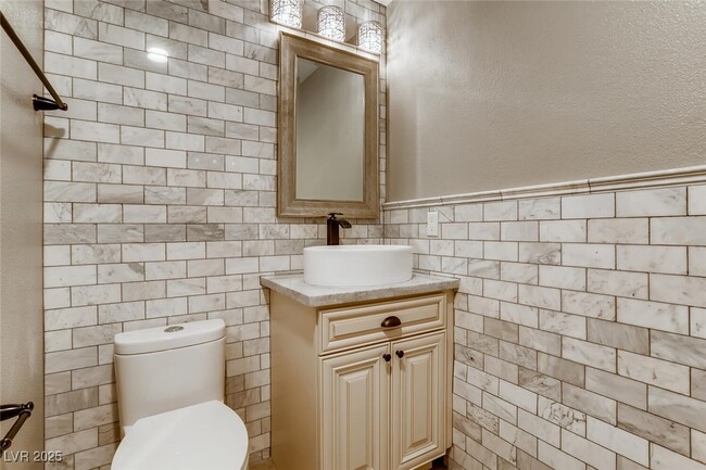 Building Photo - 11227 Applevale Ct