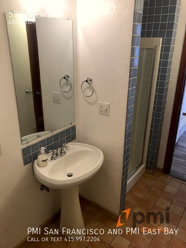 Building Photo - 539 Palms Dr