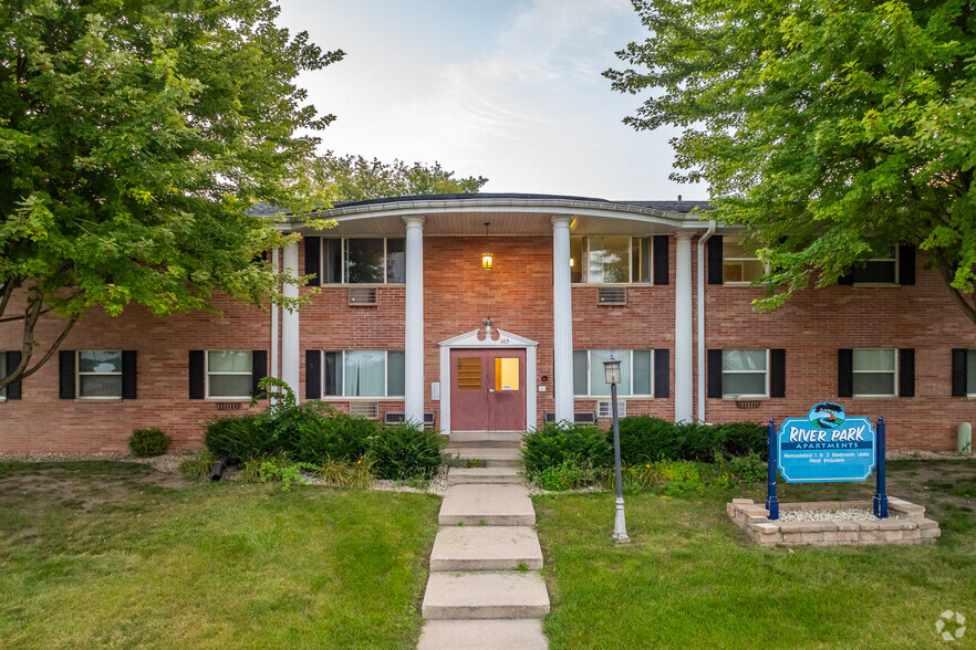 Entry - River Park Apartments