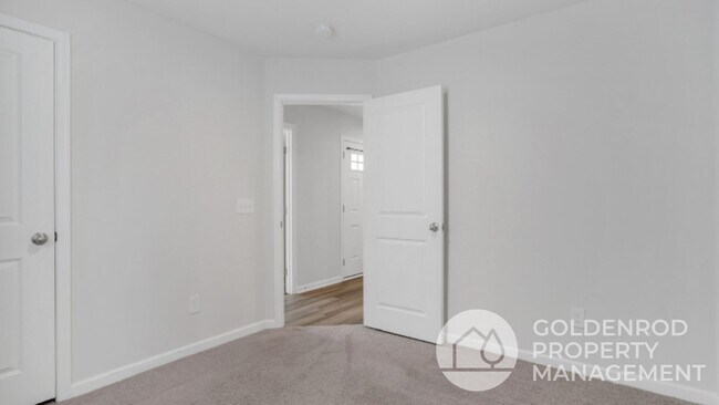 Building Photo - 333 Elwin Ln