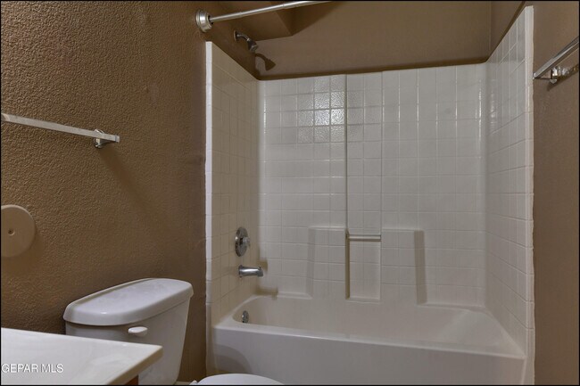 Building Photo - 3404 Blue Earth Ln