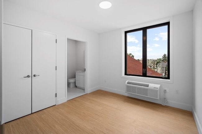 Building Photo - 50-52 Easton Ave