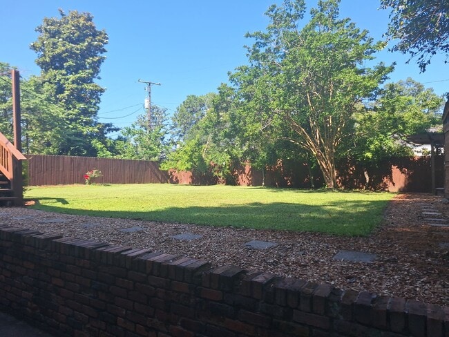 Building Photo - Magnificent Four Bedroom Home - Minutes Aw...